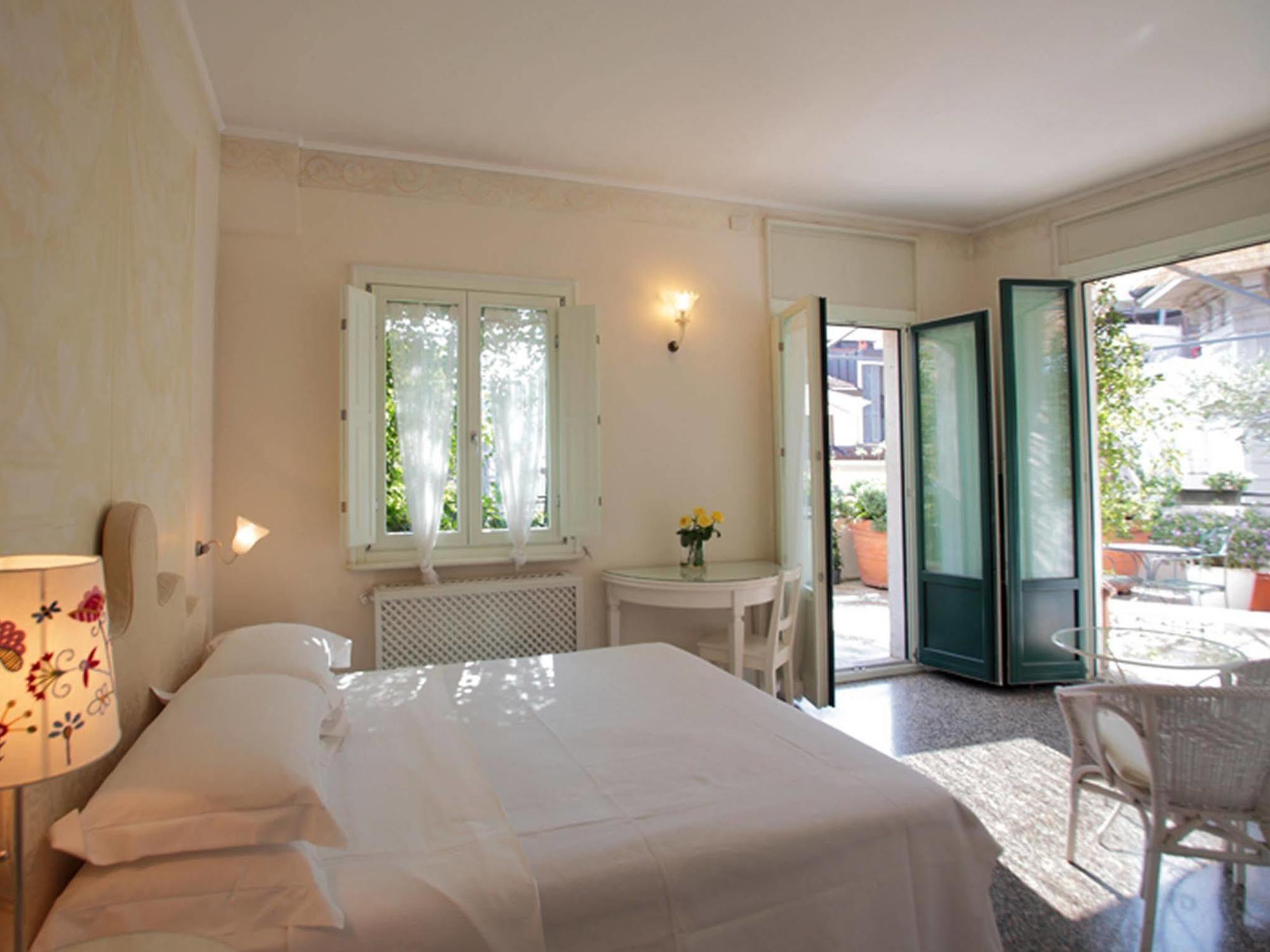 Terrace Hotel *